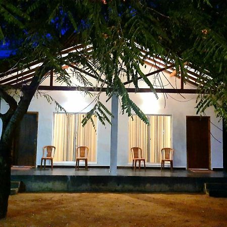 Hotel Krish Kalkudah (Batticaloa) Exterior foto